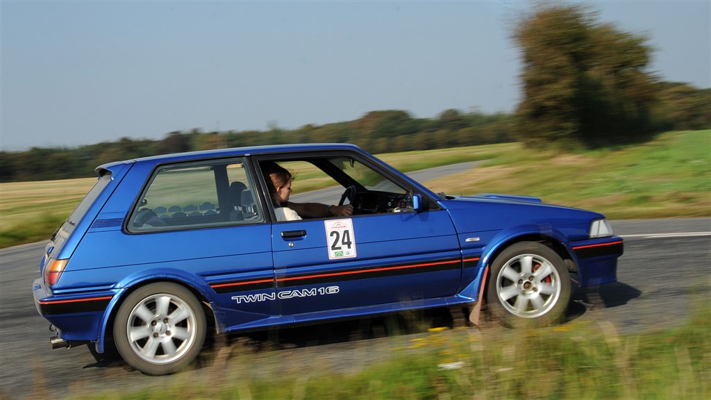 Far og datter Kim Bach Sørensen, Stenløse og Freja Damgaard Sørensen, Stenløse kørte den flotte Toyota Corolla GT ind på en flot 1. plads i Sport-klassen.
(Foto: rallypics.dk-Viggo Johansen)